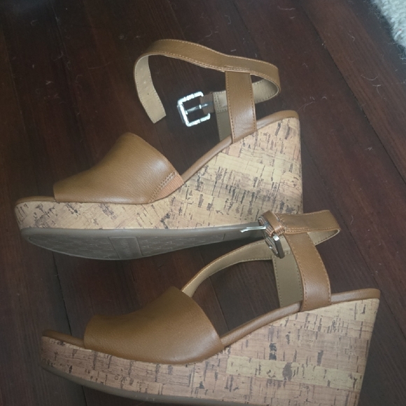 Franco Sarto Tan Wedge Shoes - Picture 4 of 8